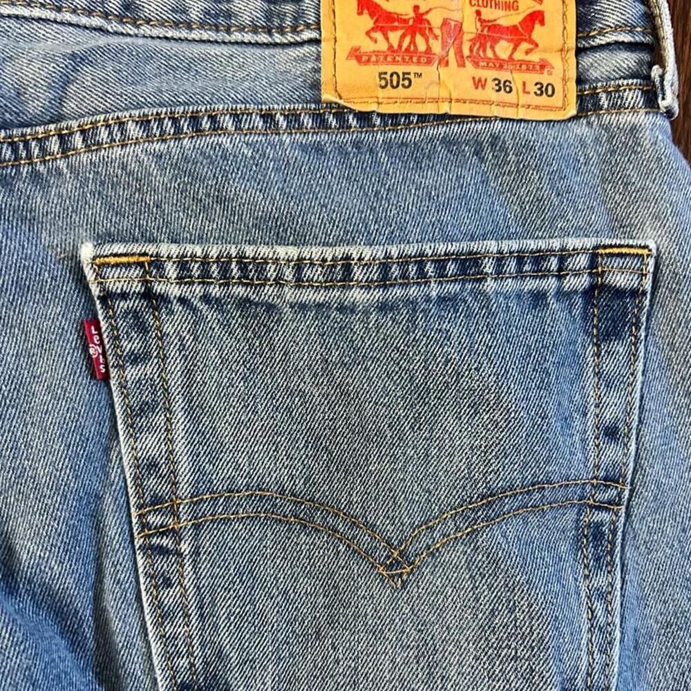 Mens Levi’s 505 Jeans 36x30 Regular Fit Light Wash Blue Denim